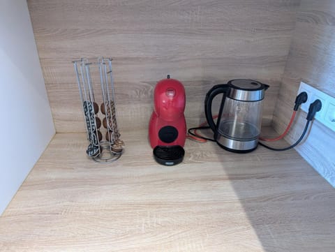 Coffee corner with capsule machine and kettle